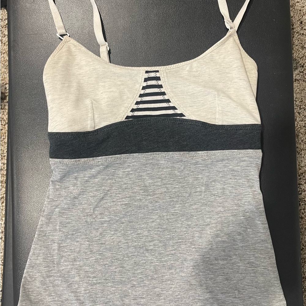 Vintage lululemon top size 2 mint condition